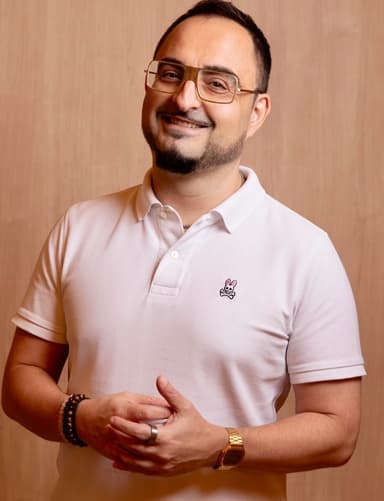 Giovanni Laquidara headshot